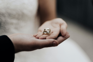 如果夫妻離婚后有財產(chǎn)糾紛，如何進(jìn)行調(diào)解和仲裁？