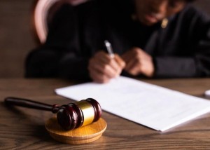 民事訴訟必須到庭的被告是哪些情況？