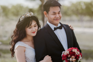 夫妻離婚后贍養(yǎng)老人的義務(wù)應(yīng)該由誰承擔(dān)？