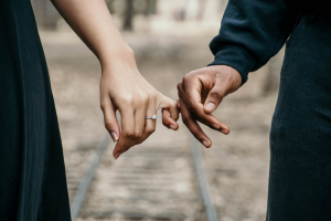 如何判定夫妻財(cái)產(chǎn)共同所有和個(gè)人所有？