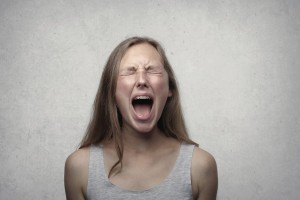 以案釋法|因嫌鄰居太吵直接破門而入!你怎么看？