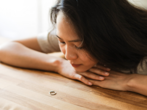 定居在不同國(guó)家的夫妻如何進(jìn)行離婚，并分割財(cái)產(chǎn)？