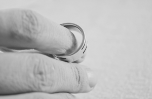 離婚需要滿足什么條件法院才會(huì)判離？